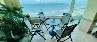 Super luxury oceanfront penthouse! Torre Catania, families welcome