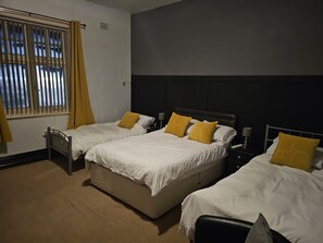 Basic Quadruple Room | Hypo-allergenic bedding, individually decorated, individually furnished - The Railway Hotel  (Nantwich)