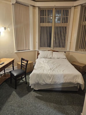 Hypo-allergenic bedding, individually decorated, individually furnished - The Railway Hotel  (Nantwich)