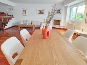 Living room - Adelos New Villa Elliniko Fresh (Elliniko-Argyroupoli)