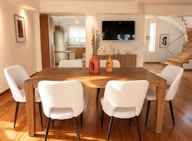Casa, 5 habitaciones, accesible para personas con discapacidad, balcón | Comedor
