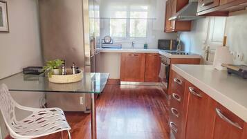 House, 5 Bedrooms, Accessible, Balcony | Interior