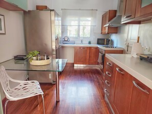 House, 5 Bedrooms, Accessible, Balcony | Bahagian dalam