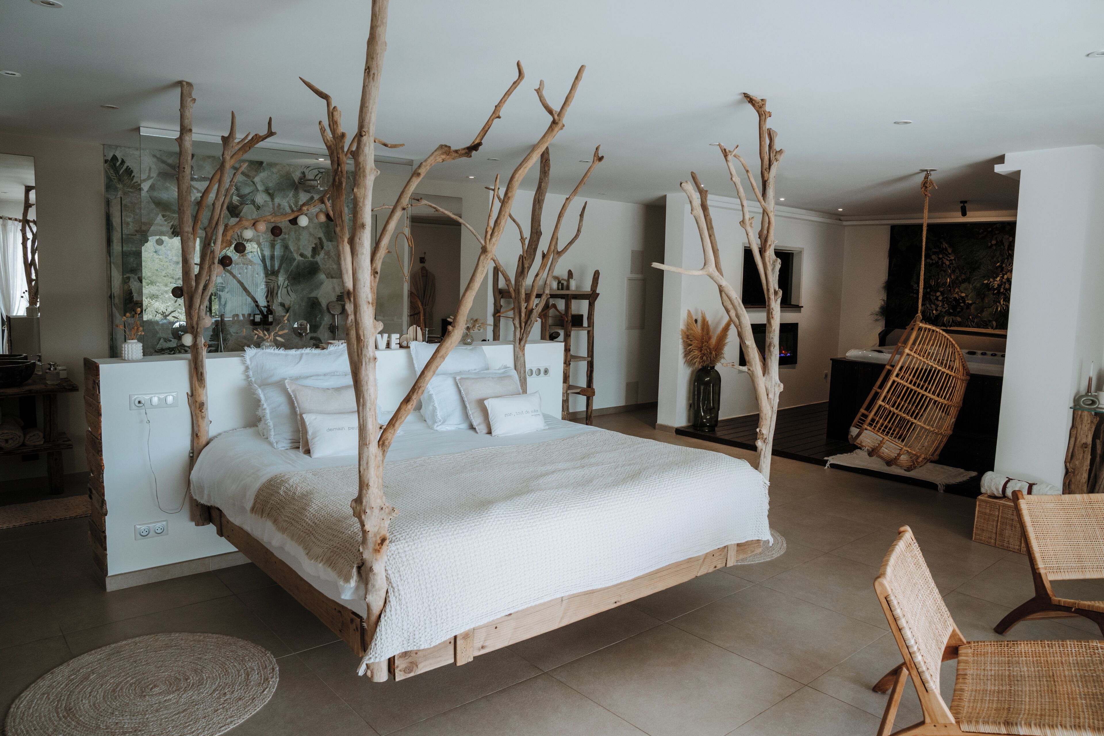 1 chambre, coffres-forts dans les chambres, fer et planche à repasser