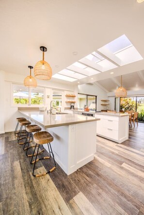 Fridge, microwave, oven, stovetop - Mahalo Hale - Private Luxury Resort Property (Princeville)