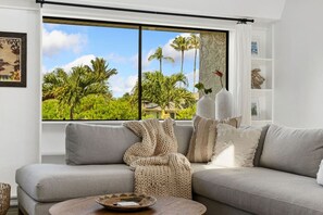 Smart TV, ping pong, books, stereo - Mahalo Hale -  Private Luxury Resort Property (Princeville)