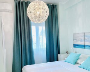 2 Schlafzimmer, Schreibtisch, Bügeleisen/Bügelbrett, Reisekinderbett