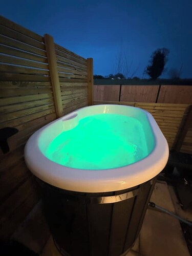 Cedar Barn - Nantwich with Hot Tub
