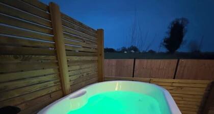Cedar Barn - Nantwich with Hot Tub
