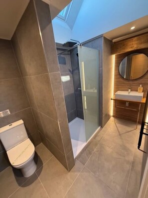 Hair dryer, towels, soap, shampoo