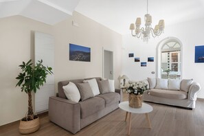 Apartemen, pemandangan laut | Area keluarga | Televisi layar datar 40-inci dengan saluran TV digital