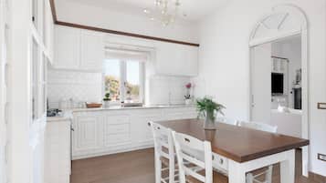 Huoneisto, merinäköala | Yksityinen keittiö | Espressokone, vedenkeitin