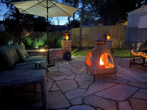 Midtown Cottage, unique stone patio, family-dog friendly newly remodeled.