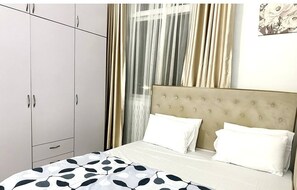 3 bedrooms, iron/ironing board, WiFi, bed sheets