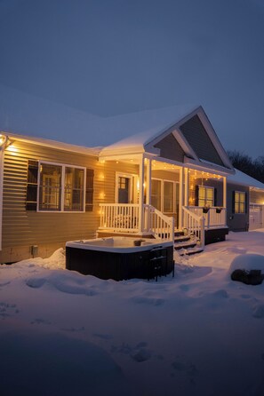 Front of property - Hunter House (Livingston Manor)