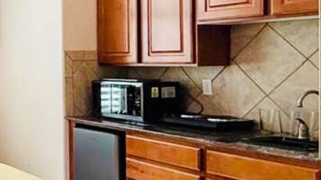 Fridge, microwave, stovetop, coffee/tea maker