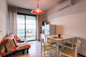 Apartment, 2 Bedrooms, Balcony | Living room