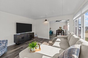 Smart TV - Sunshine-Heated Pool-Ft Myers Beach-Pickleball! (Fort Myers Beach)