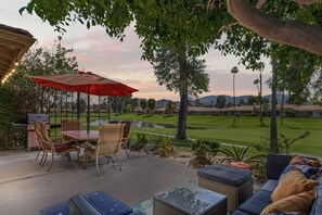Outdoor dining - The Palmer! Monterey Country Club, Hole 6, Resort Amenities! Golf cart included! (Palm Desert)
