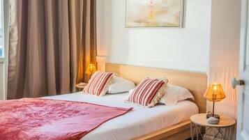 Een strijkplank/strijkijzer, gratis wifi, beddengoed