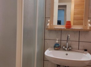 Douche, serviettes fournies