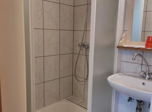 Shower, towels - Apartment & Rooms Villa Oliva - Room 4 (Novi Vinodolski)