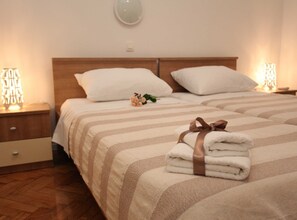 1 soverom, strykejern/-brett, internettilgang og sengetøy