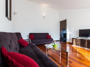 TV - Classic Two Bedroom Apartment with Terrace (owner Olive) (Zadar)