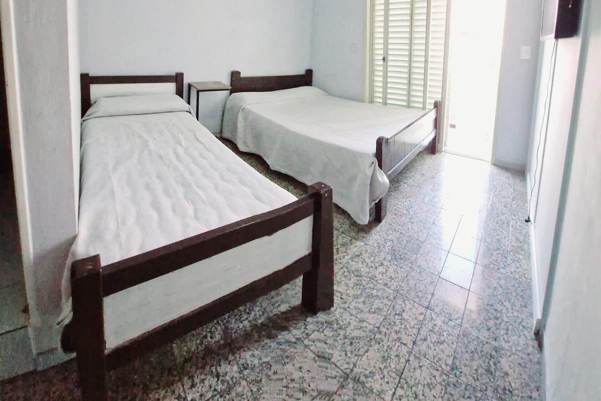 Basic Triple Room, Balcony, City View | Wi-fi percuma