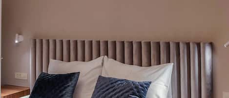 1 bedroom, iron/ironing board, internet, bed sheets