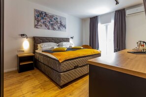 1 bedroom, iron/ironing board, Internet, bed sheets