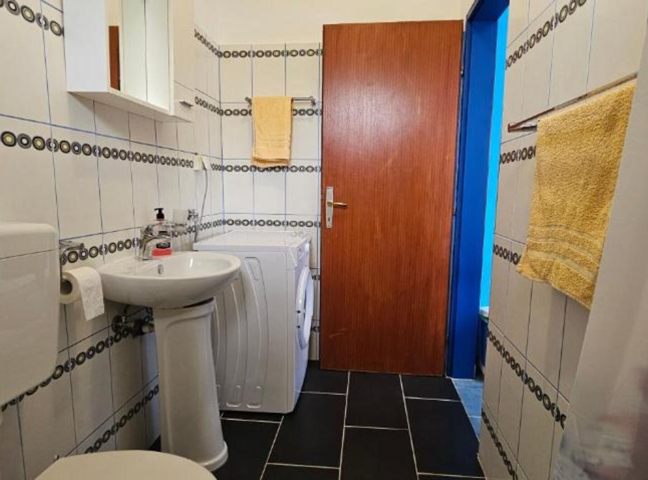 Een douche, een haardroger, handdoeken