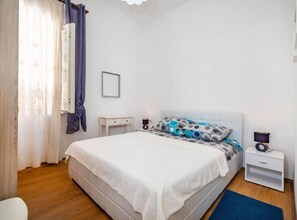 1 camera, ferro/asse da stiro, accesso a Internet, lenzuola