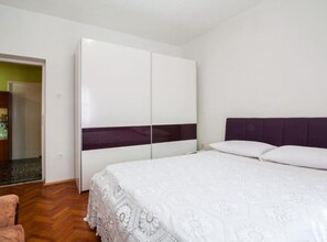 1 bedroom, iron/ironing board, WiFi, bed sheets