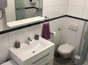 Shower, hair dryer, towels, soap - Standard One Bedroom Apartment with Balcony (Marea 2) (Zadar)