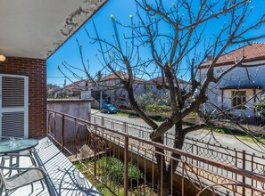 Outdoor dining - Spacious Zadar Apartments - 1 Bedroom with Balcony (Zadar)
