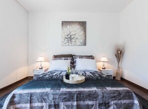 3 habitaciones, tabla de planchar con plancha, internet y ropa de cama 