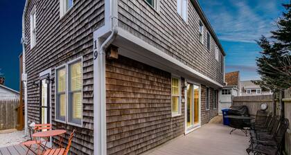 Central Ptown 2 BR w/Private Patio - Grill - 2-Car Parking - Walkable Everywhere