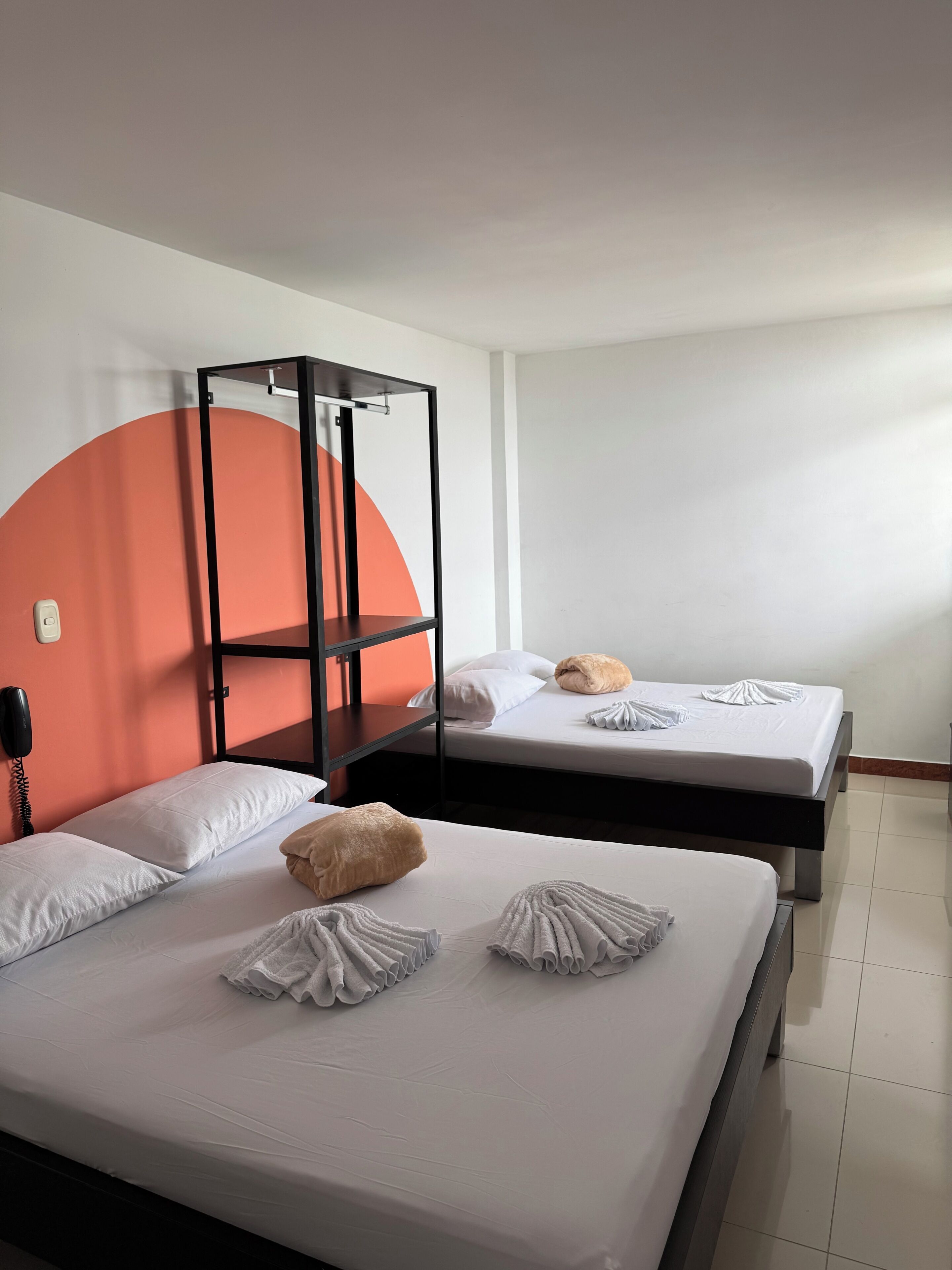 Superior-Vierbettzimmer | Minibar, laptopgeeigneter Arbeitsplatz, kostenloses WLAN, Bettwäsche