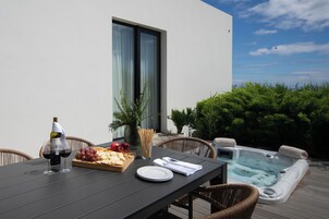 Bañera de hidromasaje privada