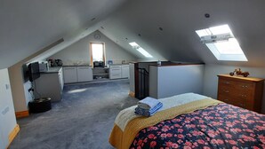 1 bedroom, iron/ironing board, travel cot, free WiFi - Lovely Studio Apartment near Killarney, Co.Kerry (KY)