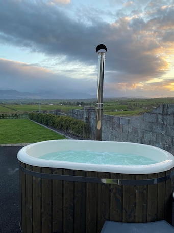 Outdoor spa tub. Lovely Studio Apartment near Killarney, Co.Kerry