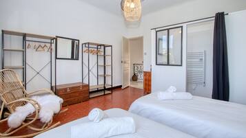 3 chambres, fer et planche à repasser, Wi-Fi gratuit, draps fournis