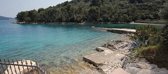 Beachfront Retreat Near Stari Grad