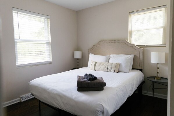 3 bedrooms, iron/ironing board, WiFi, bed sheets