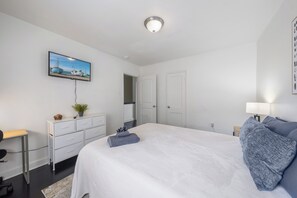 2 bedrooms, desk, iron/ironing board, free WiFi