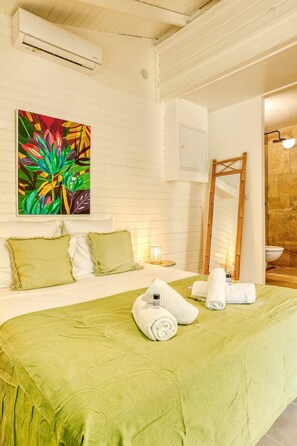 5 habitaciones, tabla de planchar con plancha, wifi y ropa de cama 