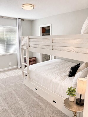 Casa, várias camas, varanda, vista para a montanha (Columbus) | 3 quartos, roupa de cama