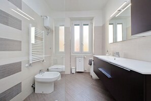 Shower, jetted bath, hair dryer, bidet