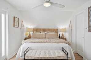 Interior - Newly Renovated! 2-min Walk to the Beach The Coastal Cottage by Avantstay (Panama City Beach)